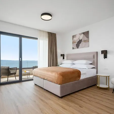 New! With Heated Pool, 1km From The *