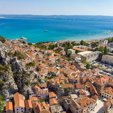 New! With Heated Pool, 1km From The * Omis