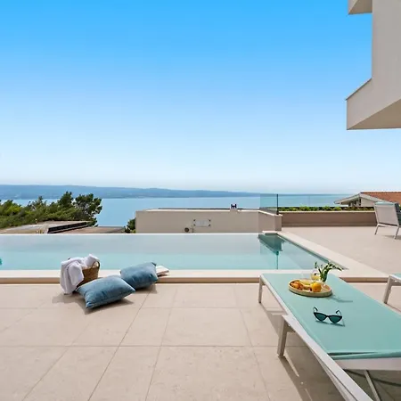 With Heated Pool, 1km From The Villa *
