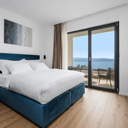 With Heated Pool, 1km From The Villa *