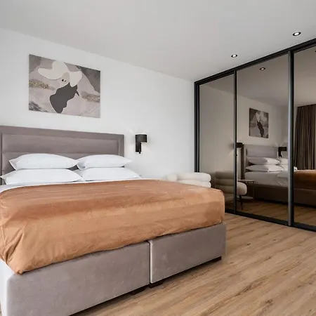 With Heated Pool, 1km From The Villa
