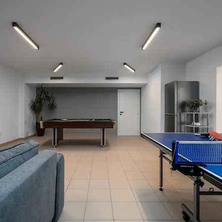 Villa New! With Heated Pool, 1km From The *