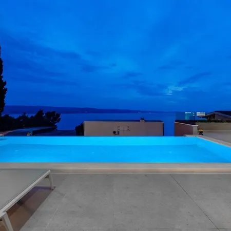 New! With Heated Pool, 1km From The *