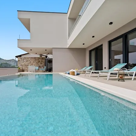 Villa New! With Heated Pool, 1km From The Omis
