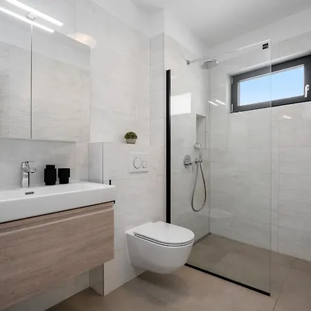 With Heated Pool, 1km From The Villa