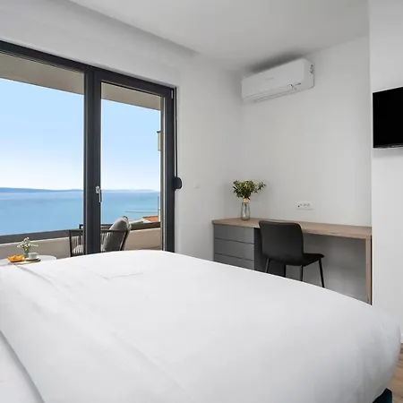 With Heated Pool, 1km From The * Omiš