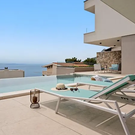 With Heated Pool, 1km From The * Omiš