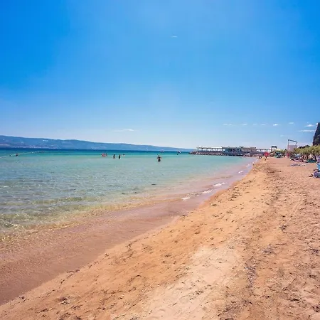 With Heated Pool, 1km From The Omiš