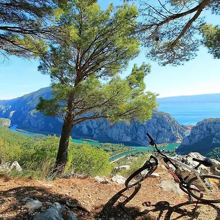 New! With Heated Pool, 1km From The Villa